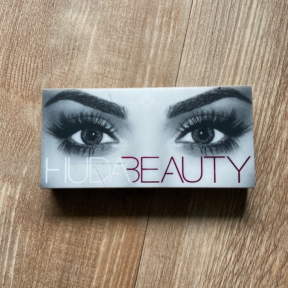 Eyeshadow Bundle + Lashes - Picture 6 of 7